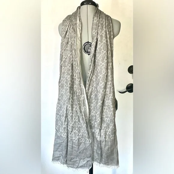 Gucci GG Lightweight wool/silk blend scarf, fringe, grey with white GGs, L, EUC - Picture 5 of 16